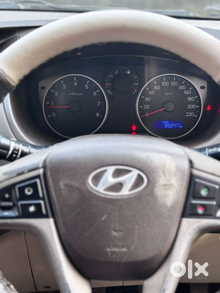 Hyundai I20 2009-2011 Asta, 2011, Petrol