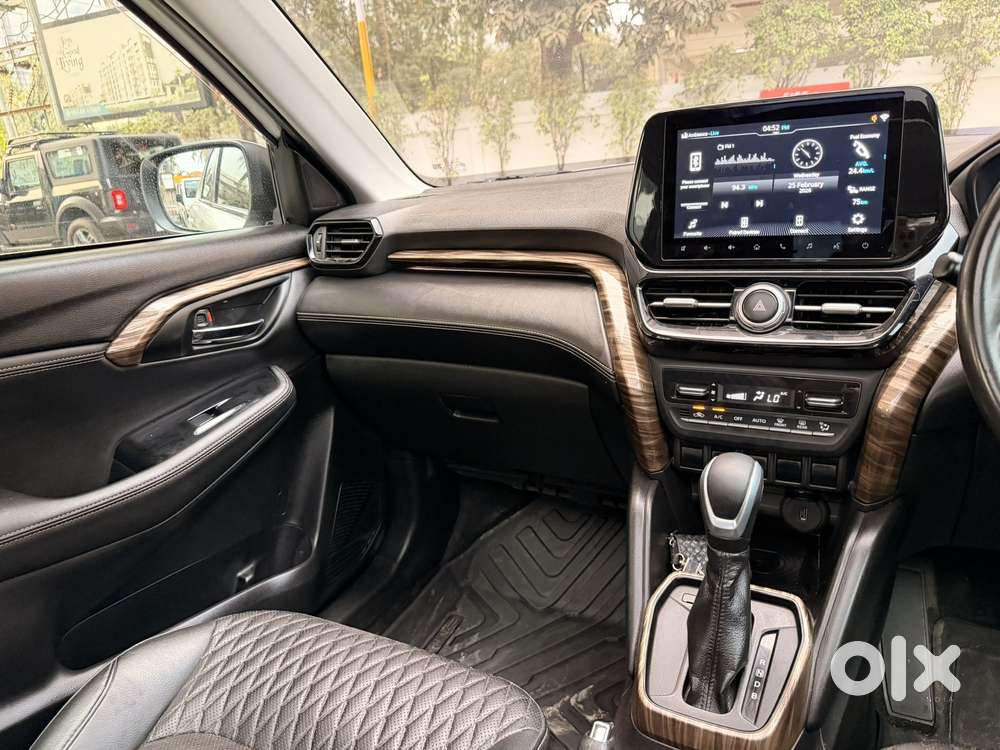 Maruti Suzuki Grand Vitara 1.5 Alpha Plus Intelligent Hybrid Ecvt, 2..