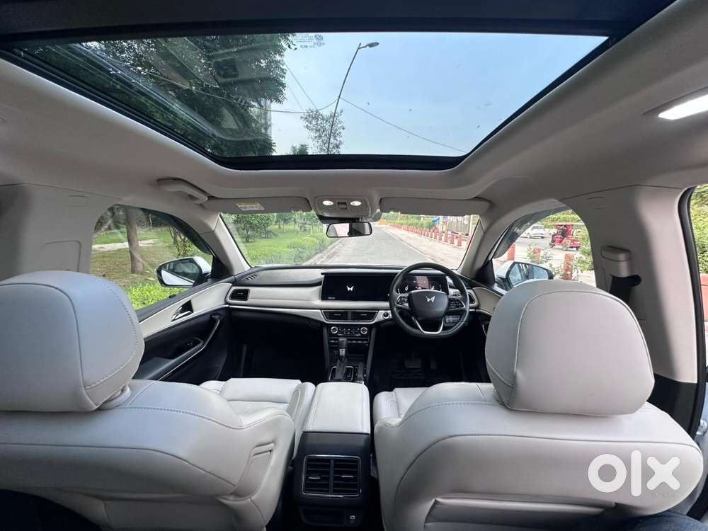 Mahindra Xuv700 2.0 Ax 7 Petrol At Str, 2025, Petrol