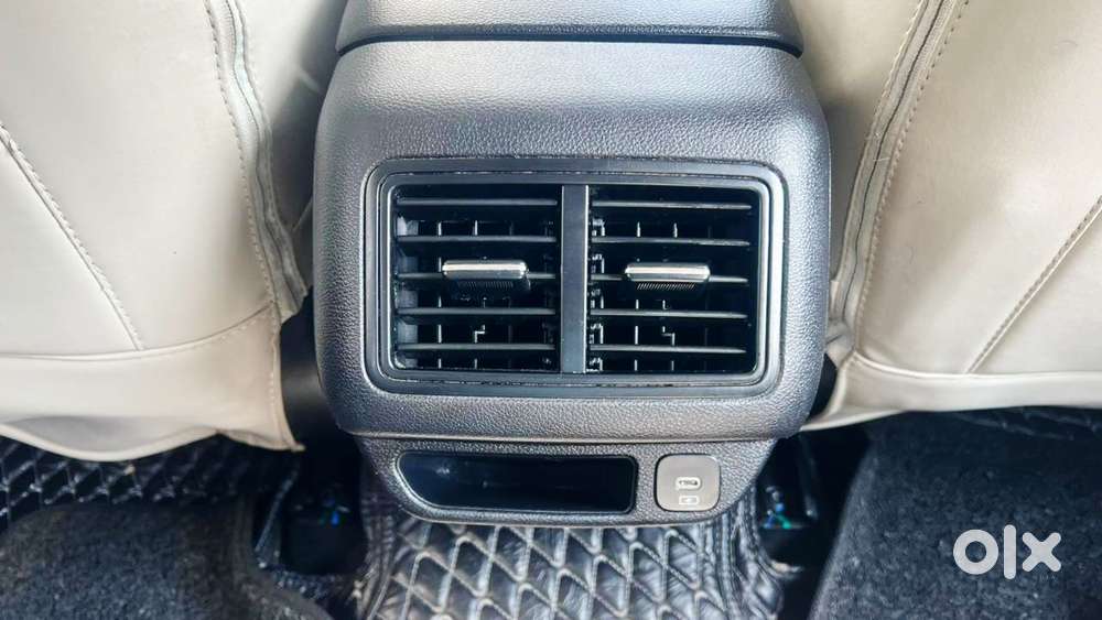 Mahindra Xuv700 2.0 Mx Petrol Mt 5 Str, 2023, Petrol