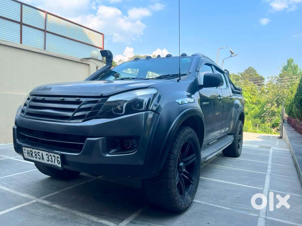Isuzu V-cross 2017 Model
