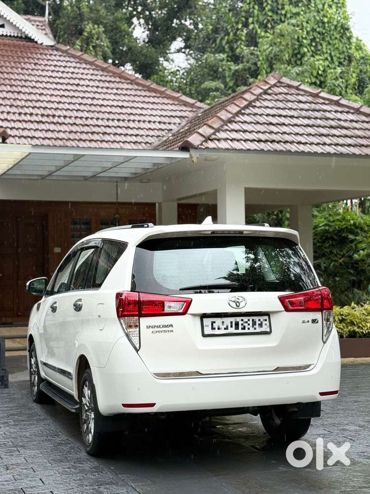Toyota Innova Crysta [2020-ongoing] 2.4 Vx 7 Str, 2023, Diesel