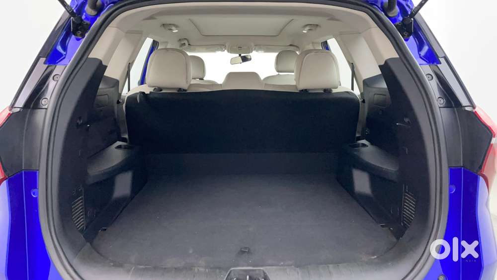 Mahindra Xuv700 2.0 Ax 5 Petrol At Str, 2022, Petrol