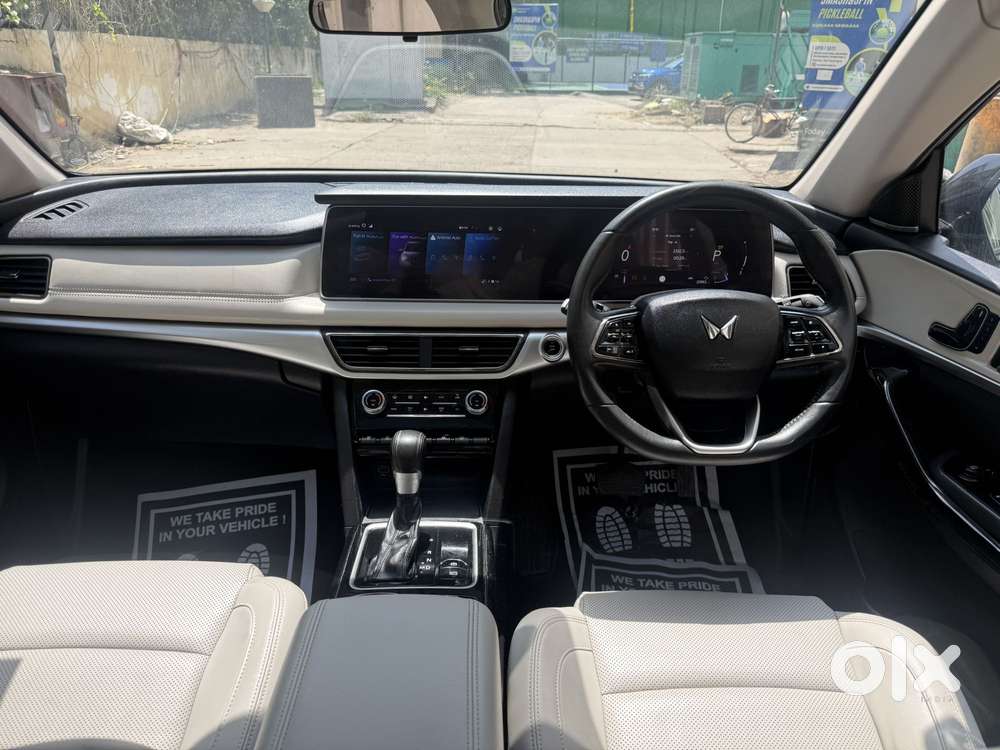 Mahindra Xuv700 2.0 Ax 7 Petrol At Luxury Pack Str, 2024, Petrol
