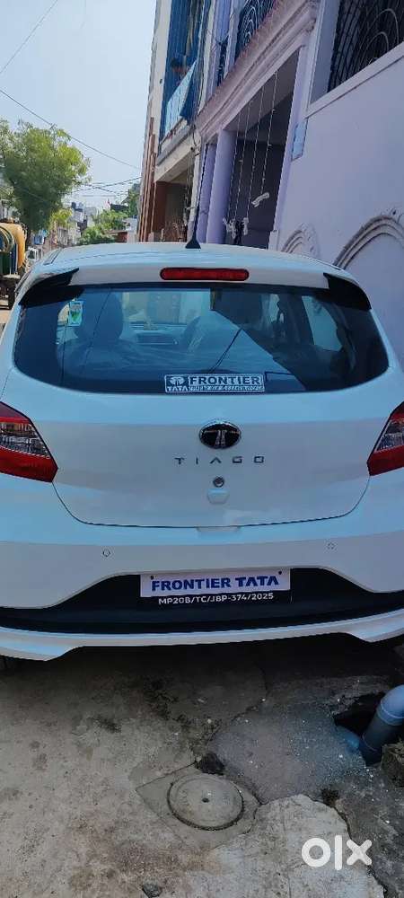 Tata Tiago 2025 Petrol 6900 Km Driven