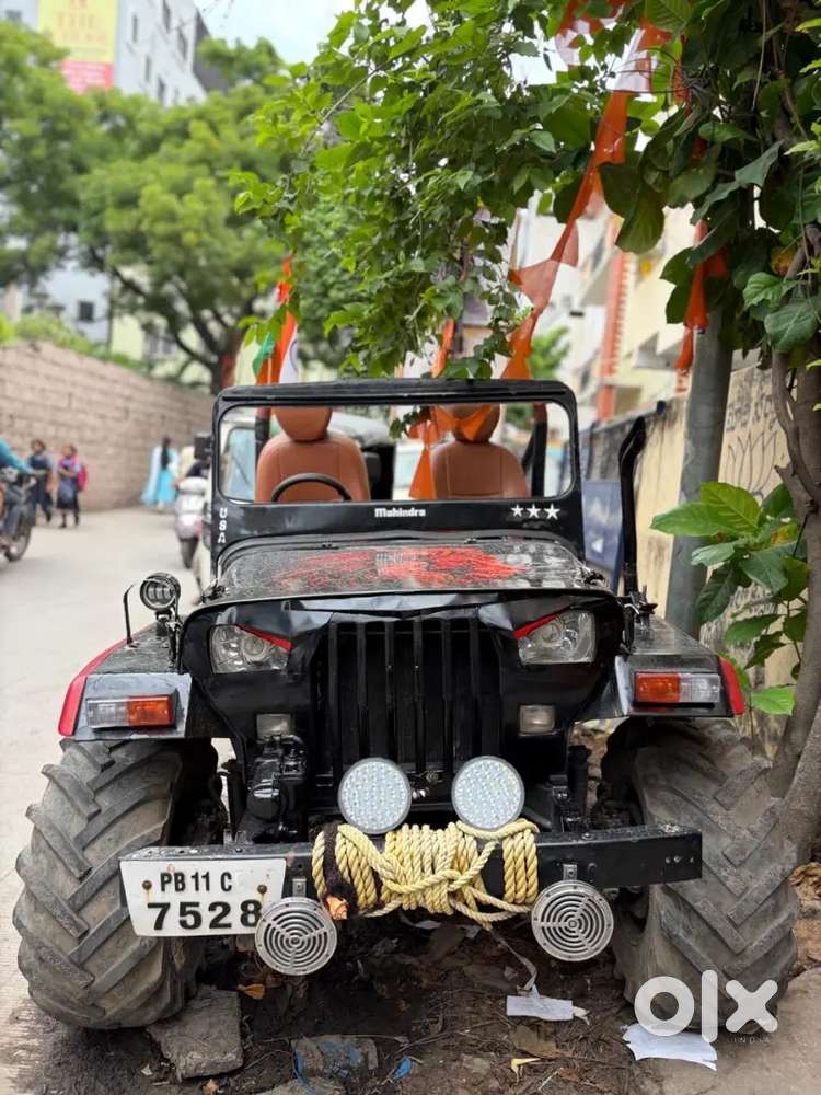 Mahindra Jeep 2000 With Manual Transmission
