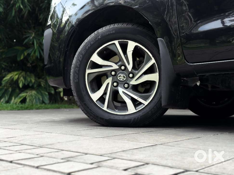 Toyota Innova Crysta [2020-ongoing] 2.4 Gx 7 Str, 2021, Diesel