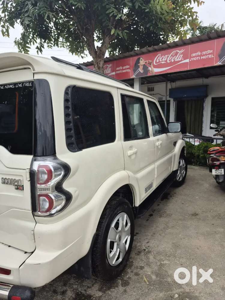 Mahindra Scorpio S6 Plus 2015