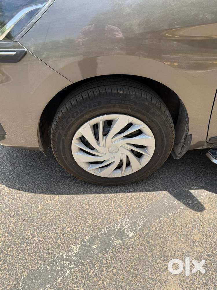 Almost New Maruti Suzuki Ertiga Vxi(o)cng 1.5l  (2024)