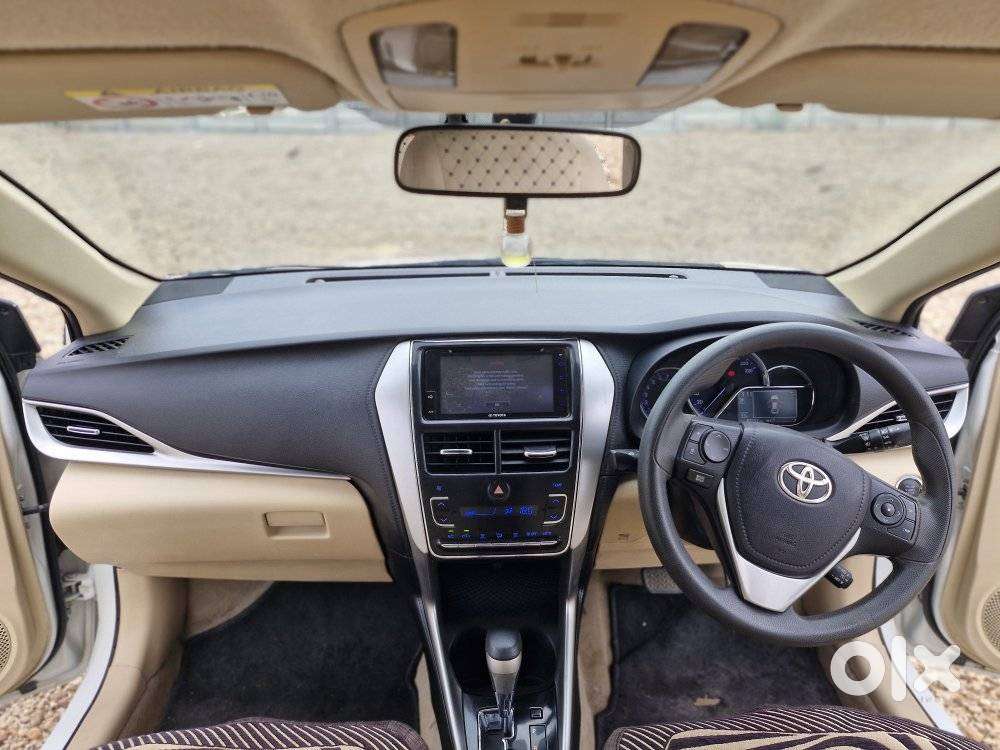 Toyota Yaris V Cvt, 2018, Petrol