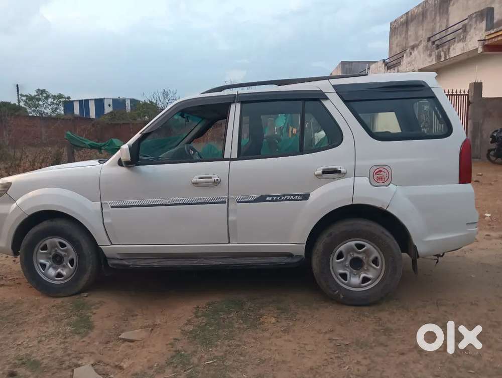 Tata Safari Storme 2014