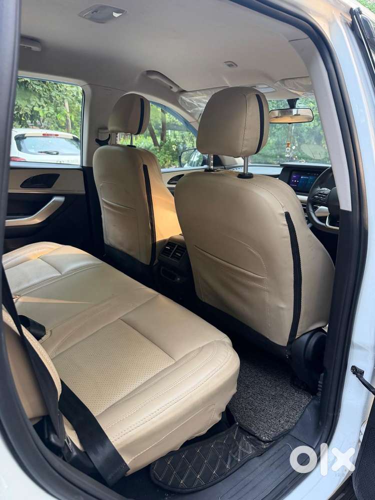 Mahindra Xuv700 Mx Petrol Mt 5 Str (e), 2022, Petrol