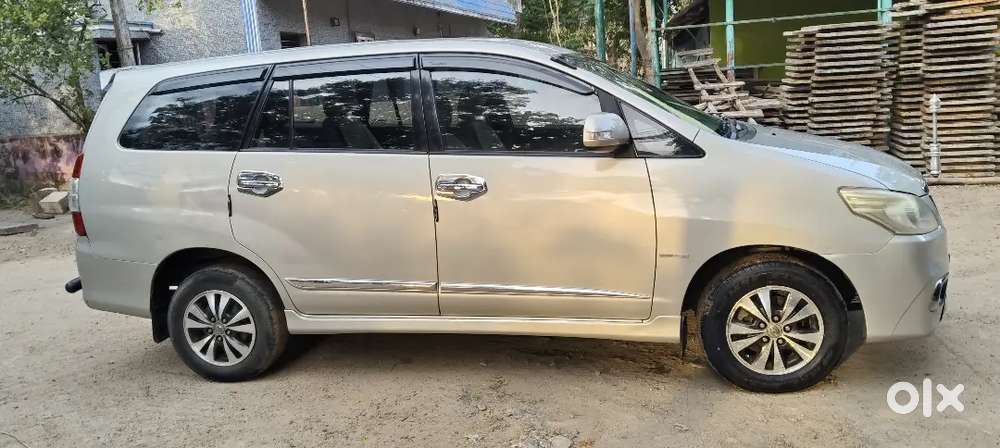 Toyota Innova Diesel 2015 ,company Service,good Looking
