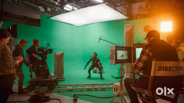 FRSHERS FOR DIRECT CHANCE IN FILM INDUSTRY