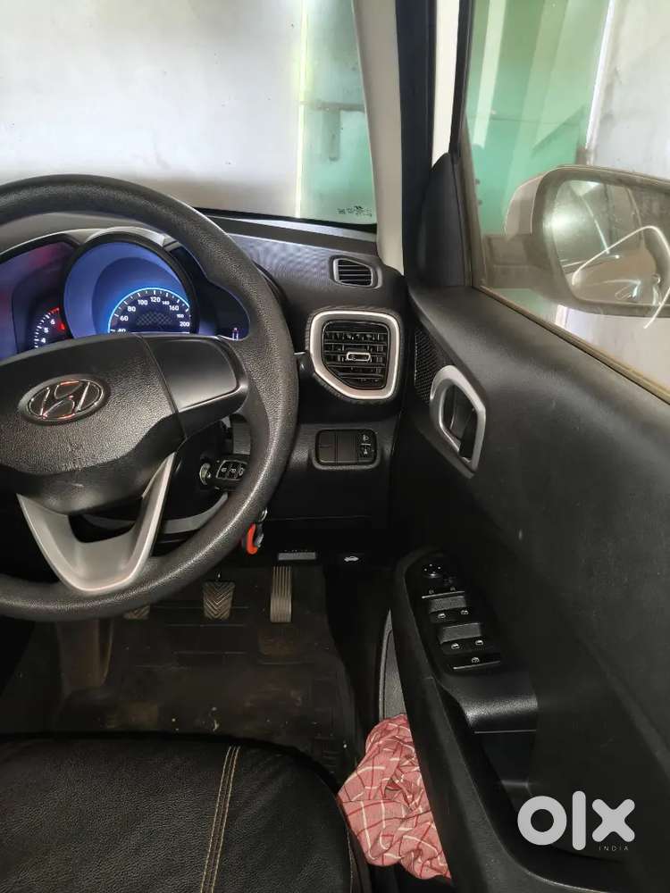 Mint Condition Manual Car Venue, Very Low Km Running In 4yr