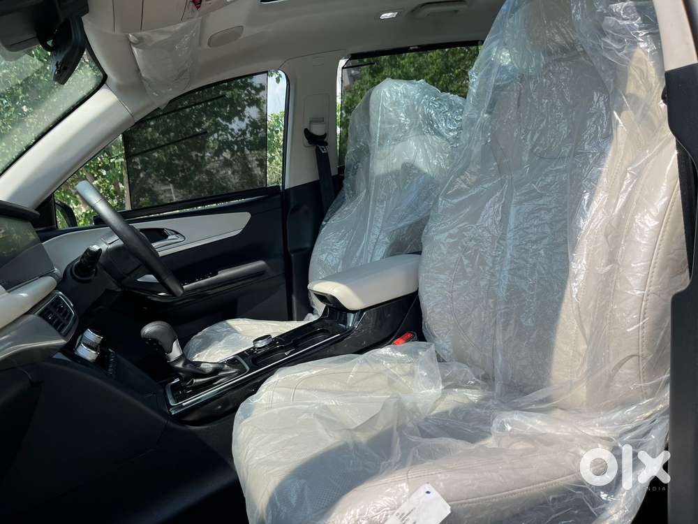 Mahindra Xuv700 2.0 Ax 7 Petrol At Luxury Pack Str, 2024, Petrol