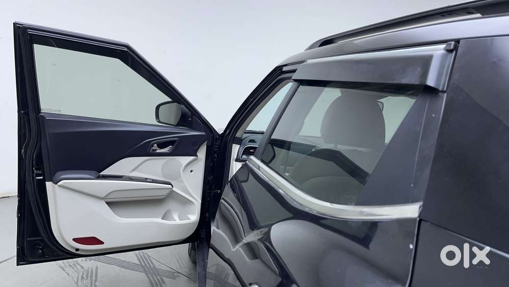 Mahindra Xuv300 W8 Option, 2023, Petrol