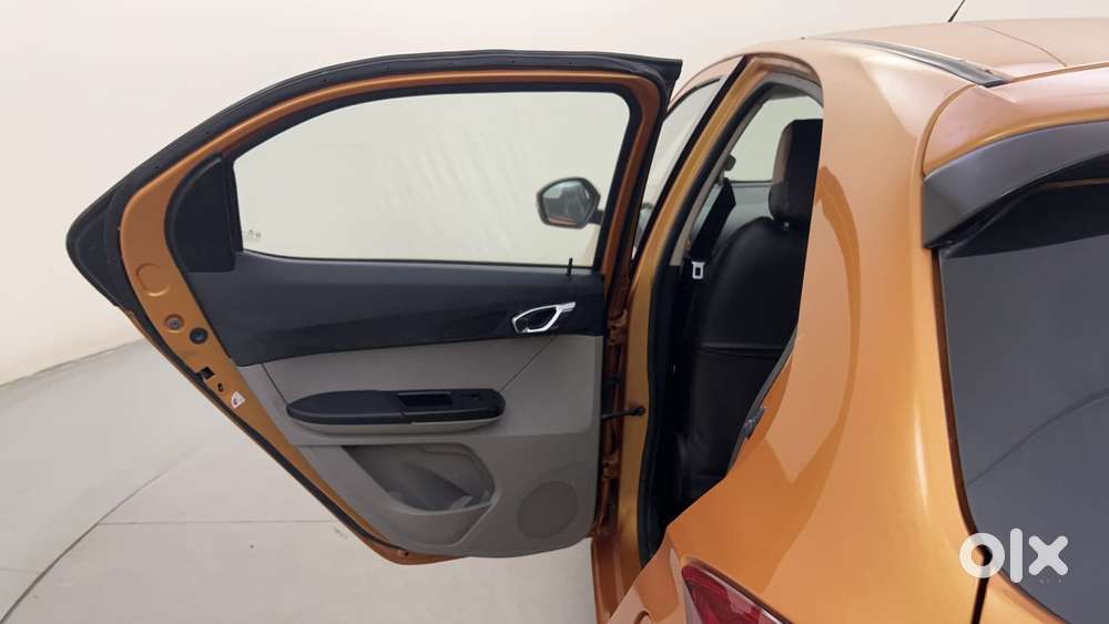 Tata Tiago Xza, 2017, Petrol