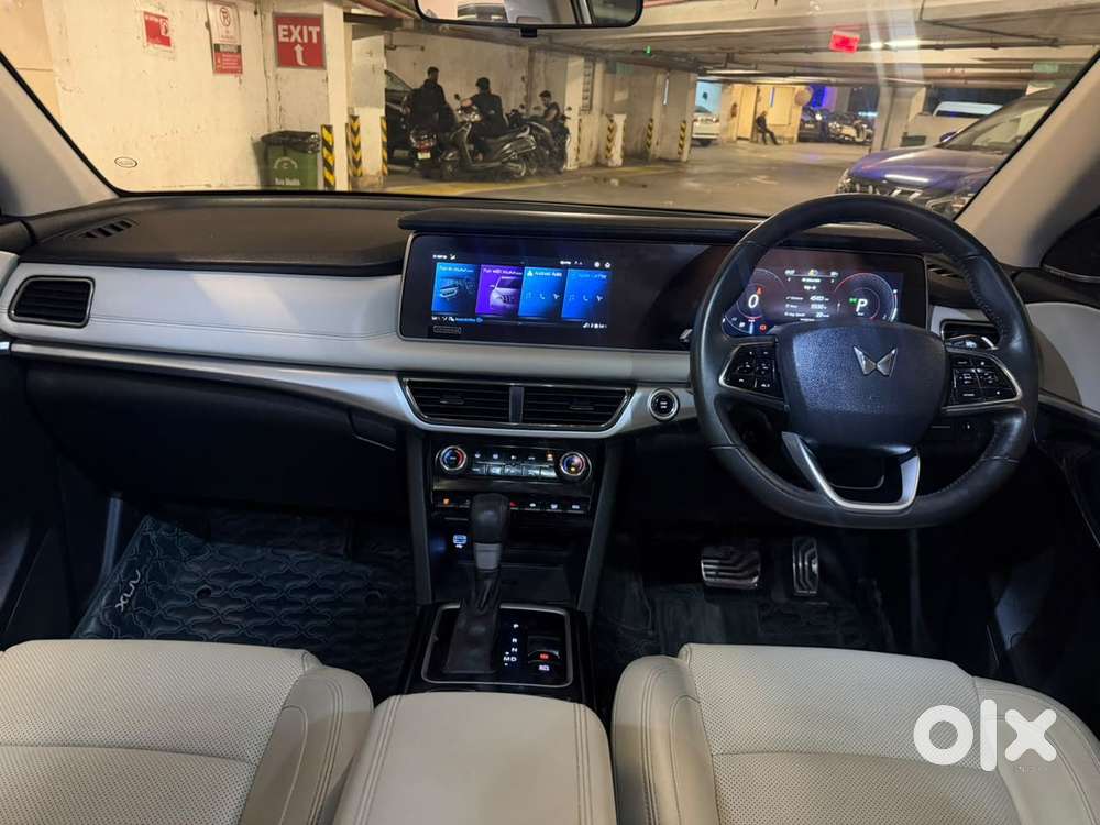 Mahindra Xuv700 2.2 Ax 7 Diesel At Luxury Pack Str Awd, 2024, Diesel
