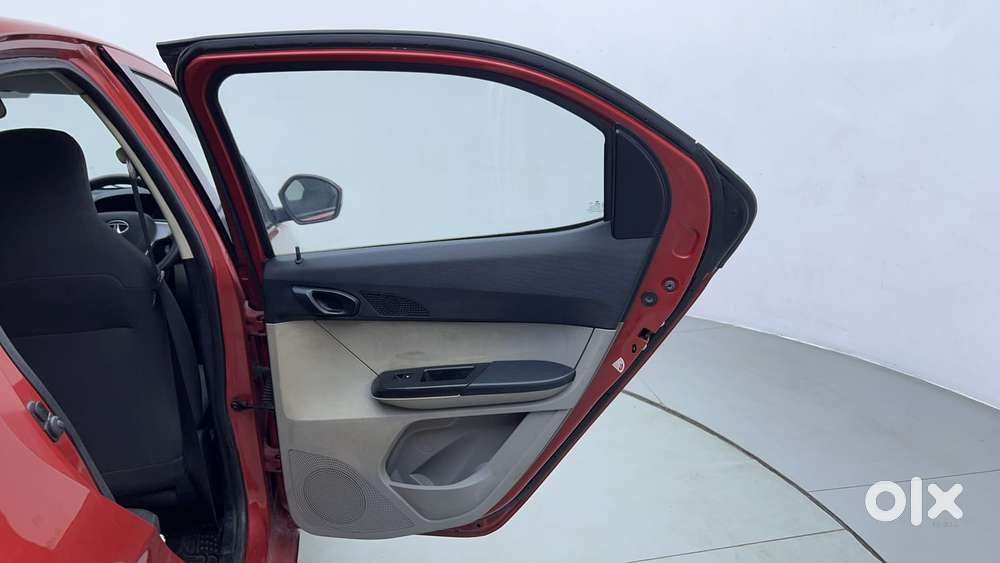 Tata Tiago 1.2 Revotron Xt, 2016, Petrol
