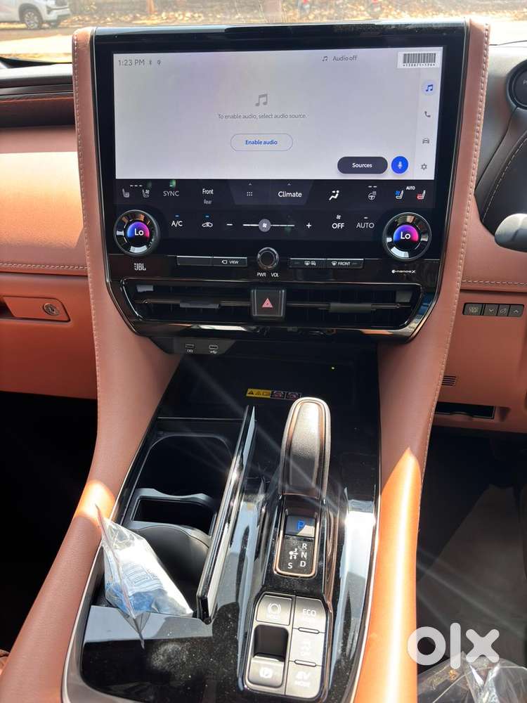 Toyota Vellfire Vip – Executive Lounge, 2026, Petrol