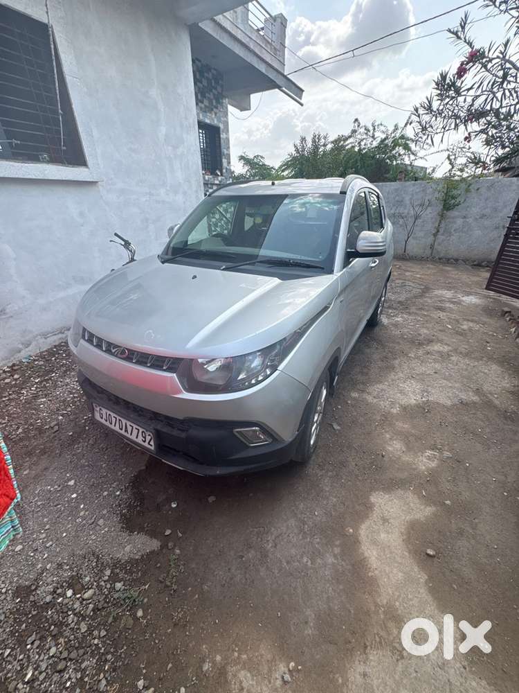 Mahindra Kuv 100