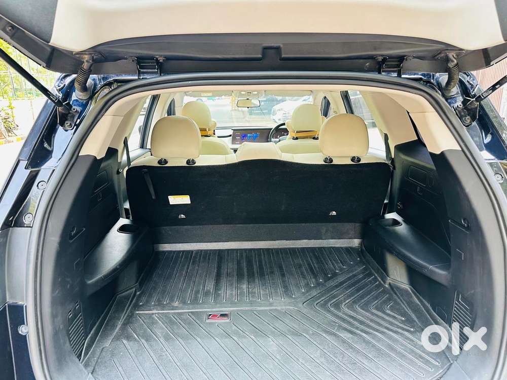 Mahindra Xuv700 2.0 Ax 5 Petrol At Str, 2022, Petrol