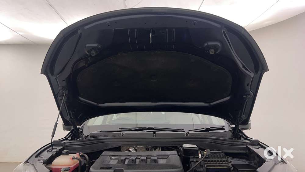 Mahindra Xuv700 2.2 Ax 7 Diesel Mt Luxury Pack Str, 2023, Diesel