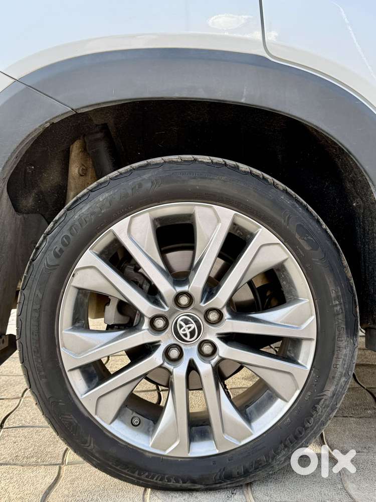 Toyota Innova Hycross 2.0 Zx Hybrid 7 Str, 2023, Petrol