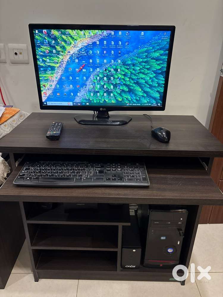 Computer desktop with accessories