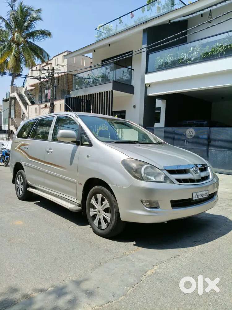 Toyota Innova Showroom Maintenance