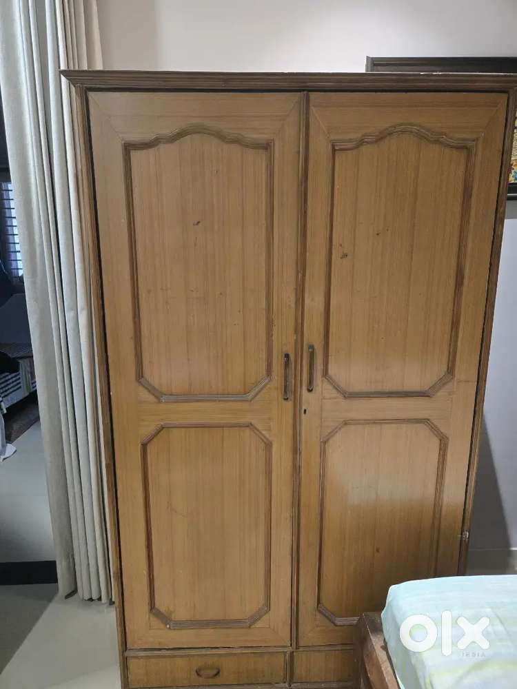Wodrobe and dressing table at throw away price urgent sell