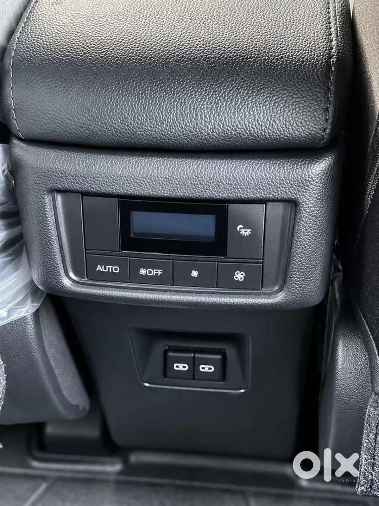 Toyota Innova Hycross 2.0 Vx Hybrid 8 Str, 2025, Petrol