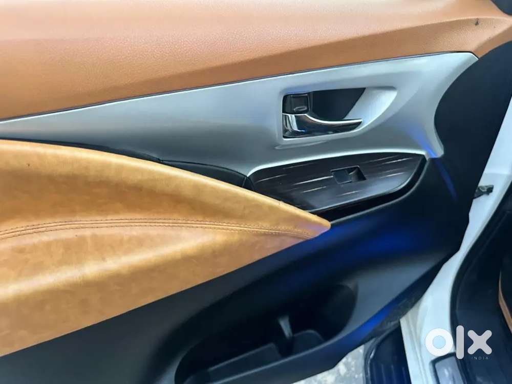 Toyota Innova Hycross 2019