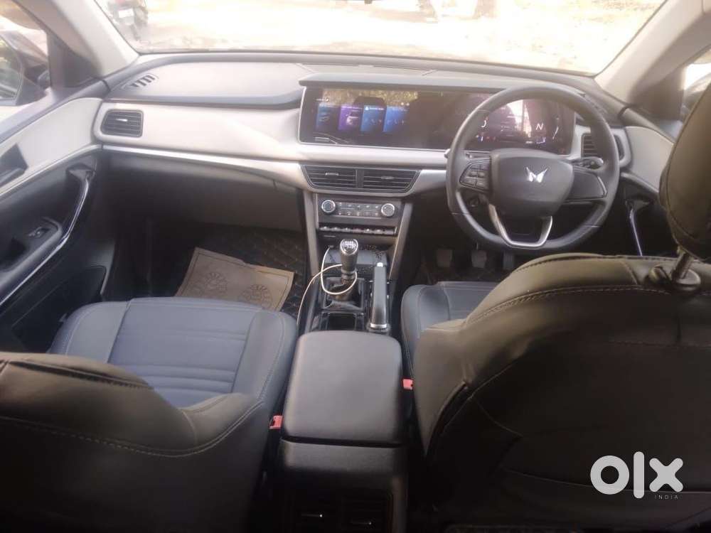 Mahindra Xuv700 Petrol 2022 Ax5 7str