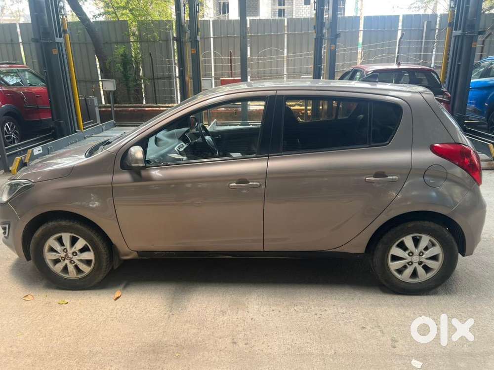 Hyundai I20 2012 Diesel 80000 Km Driven, Brand New Tires