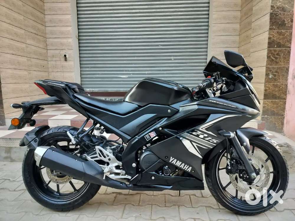HOT Black Colour Yamaha R15 V3 Emi Price Yamaha R15 V3 First