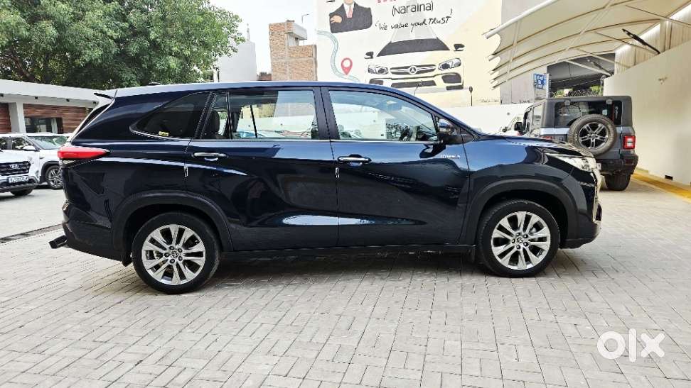 Toyota Innova Hycross 2.0 Zx Hybrid 7 Str, 2023, Petrol