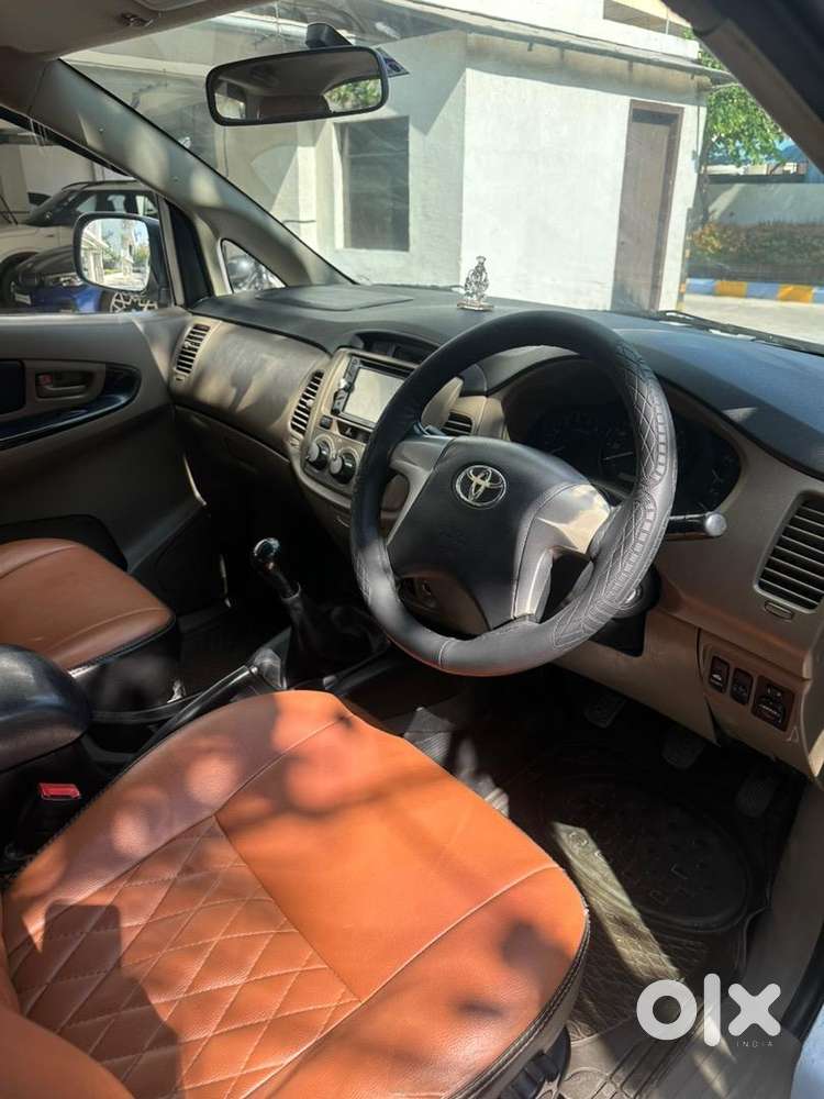 Toyota Innova 2015, 8 Lack