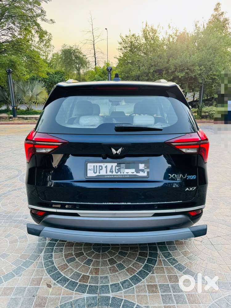 Mahindra Xuv700 2.0 Ax 7 Petrol Mt Str, 2025, Petrol