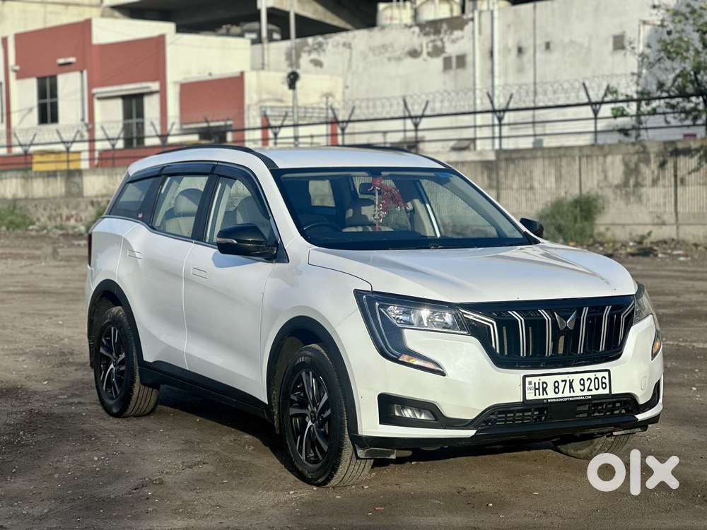 Mahindra Xuv700 2.0 Mx Petrol Mt 5 Str, 2023, Petrol