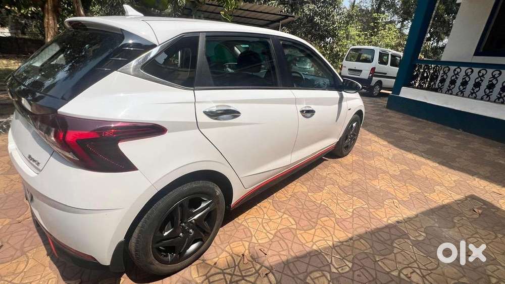 Hyundai I20 Sportz Petrol At - Excellent Condition And Under Warranty