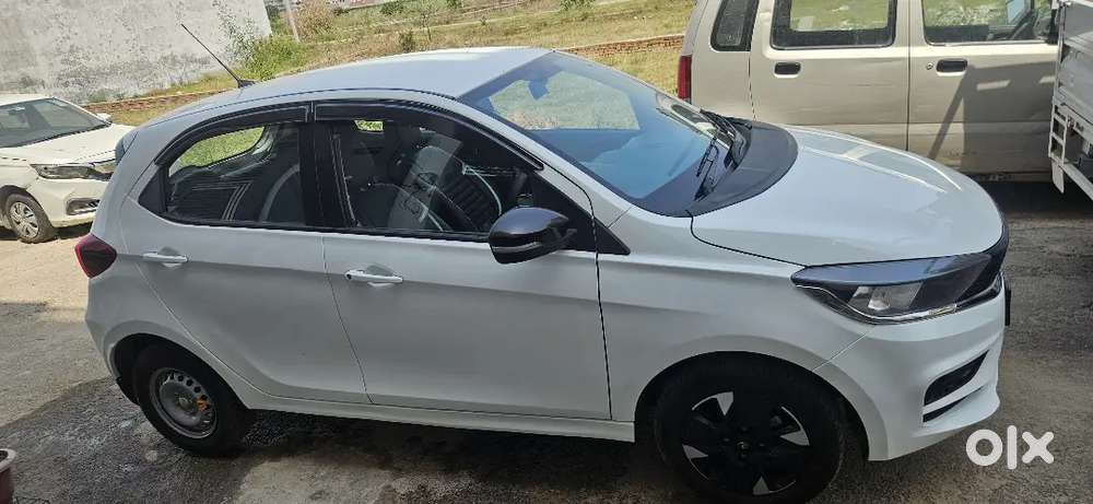 Tata Tiago 2025 Petrol 6112 Km Driven