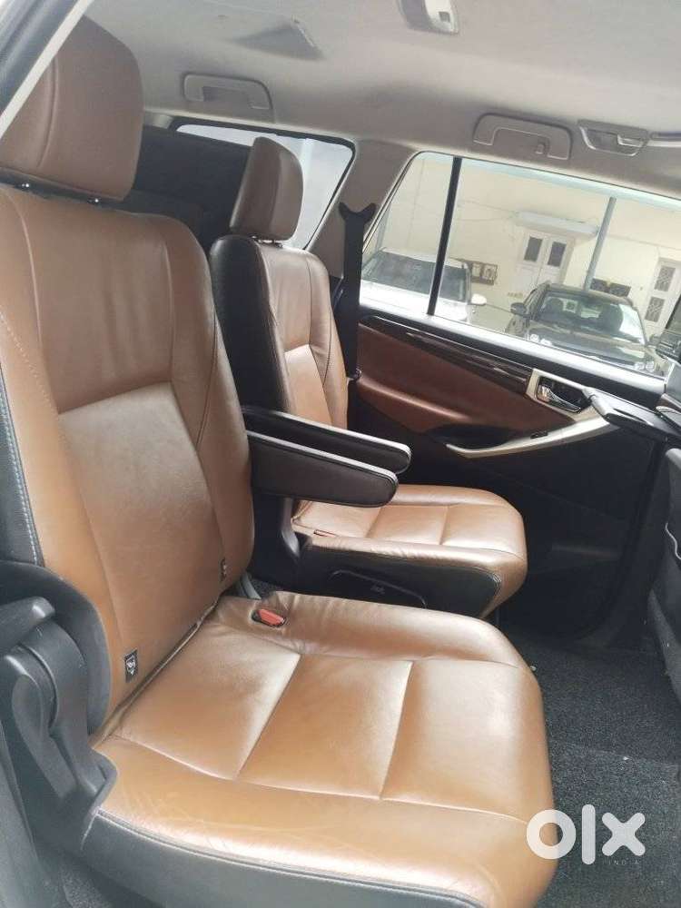 Toyota Innova Crysta 2.8z Automatic, 2016, Diesel