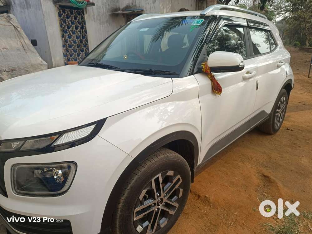 Hyundai Venue 2025 Petrol Well Maintained