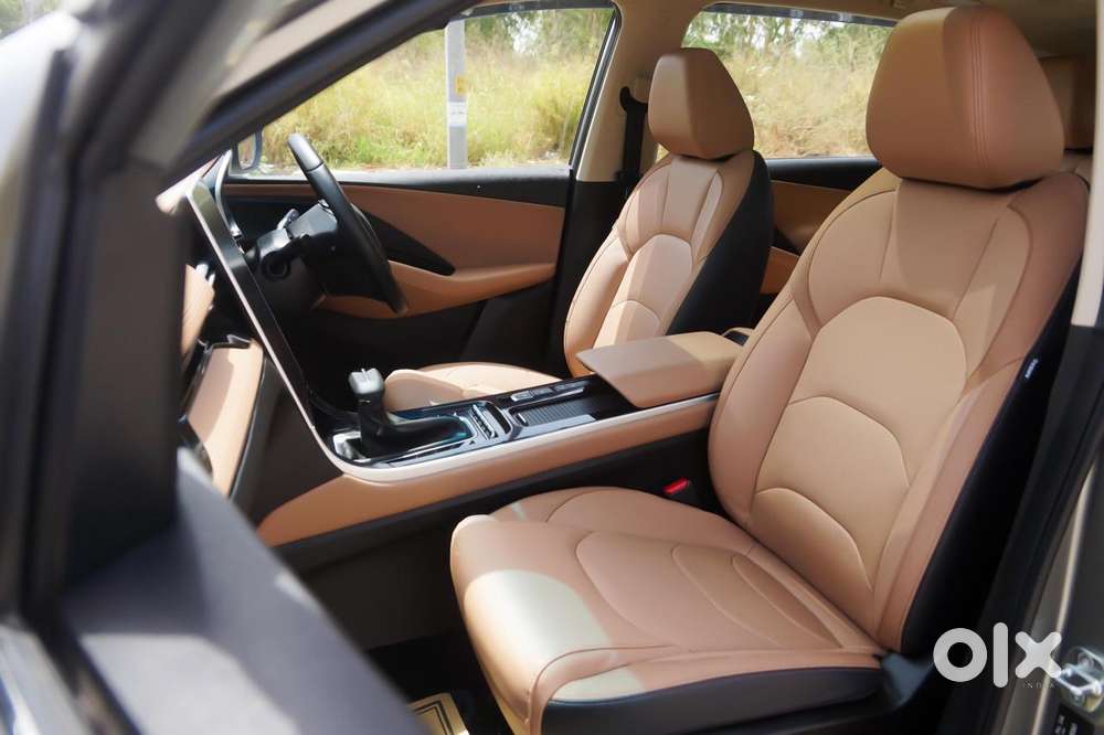 Mg Hector Plus Sharp Pro 1.5 Turbo Petrol Cvt 6 Str Dual Tone, 2026,..