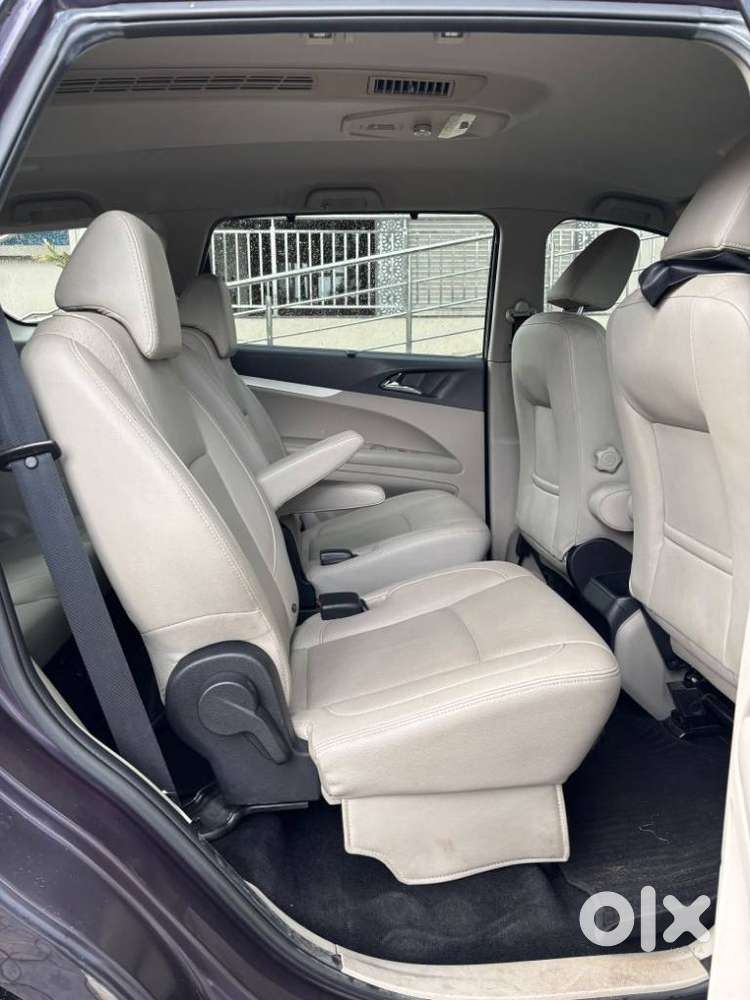 Mahindra Marazzo M8, 2018, Diesel