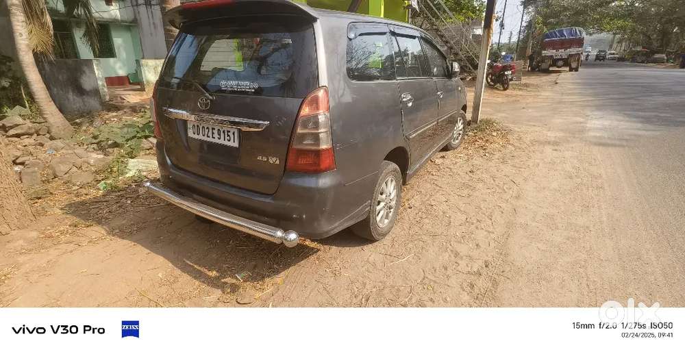 Toyota Innova 2012 Diesel 175000 Km Driven