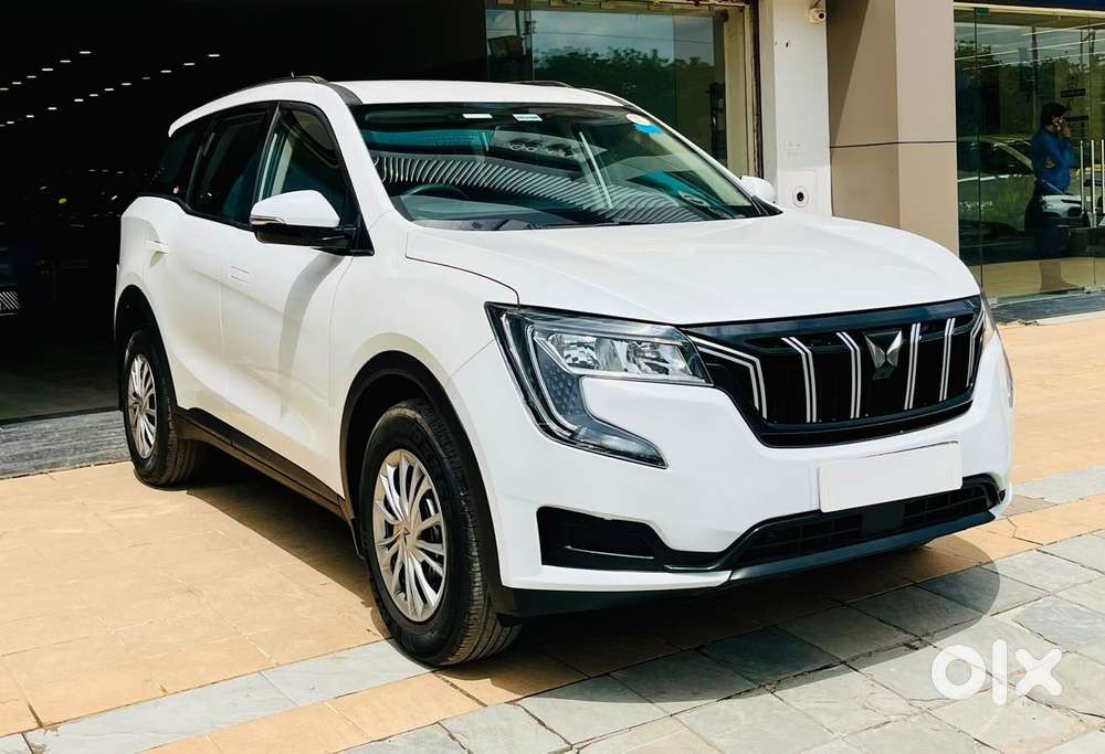 Mahindra Xuv700 Mx Petrol Mt 5 Str (e), 2022, Petrol