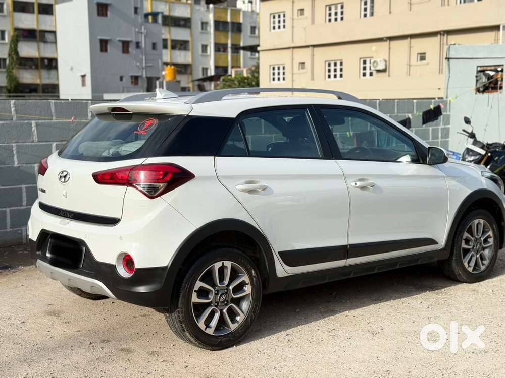 I20 Active White